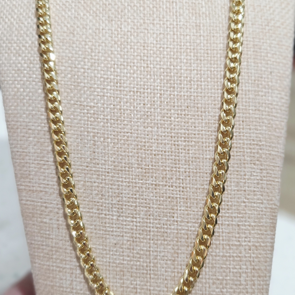 Elegant Gold Chain Necklace